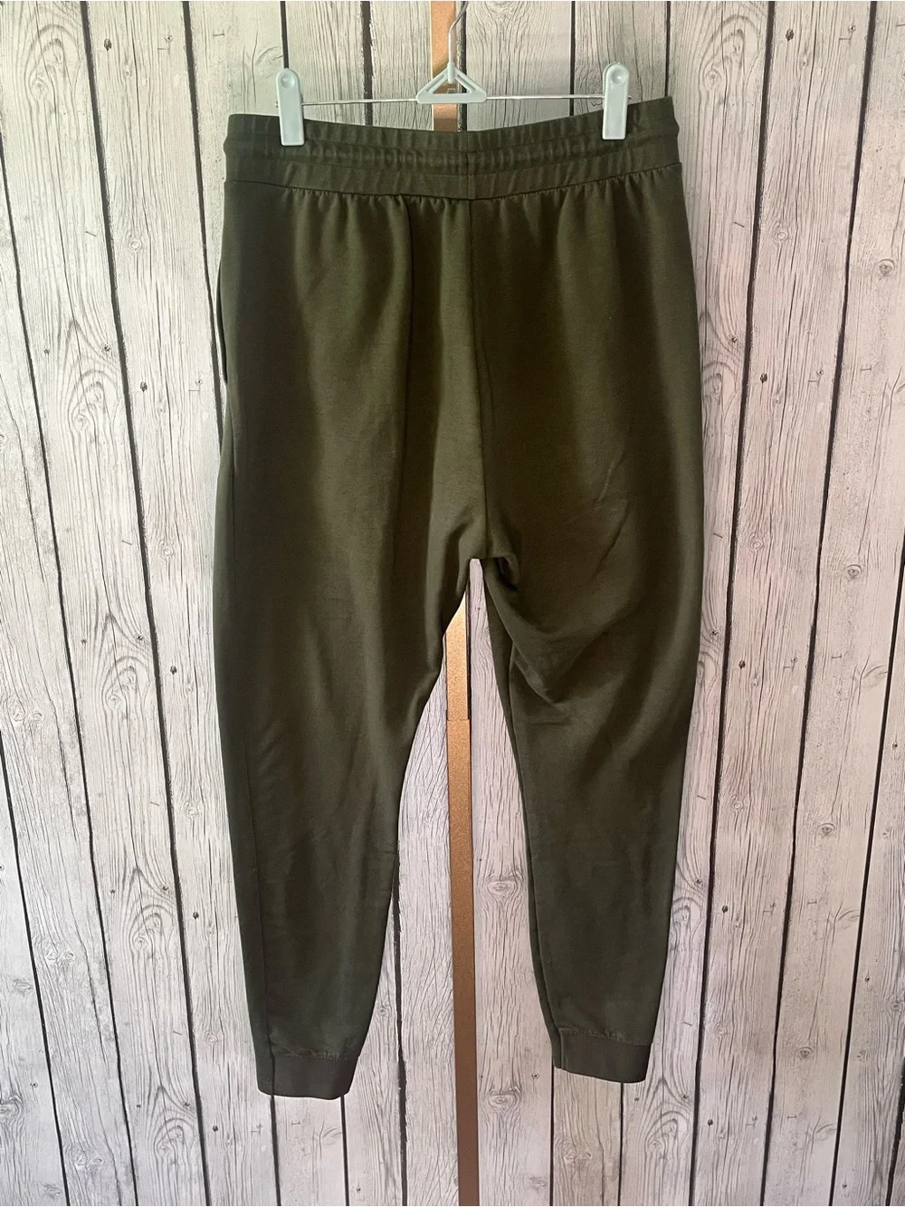 Gymshark men’s critical zip pocket military green tapered ankle pull on pants M